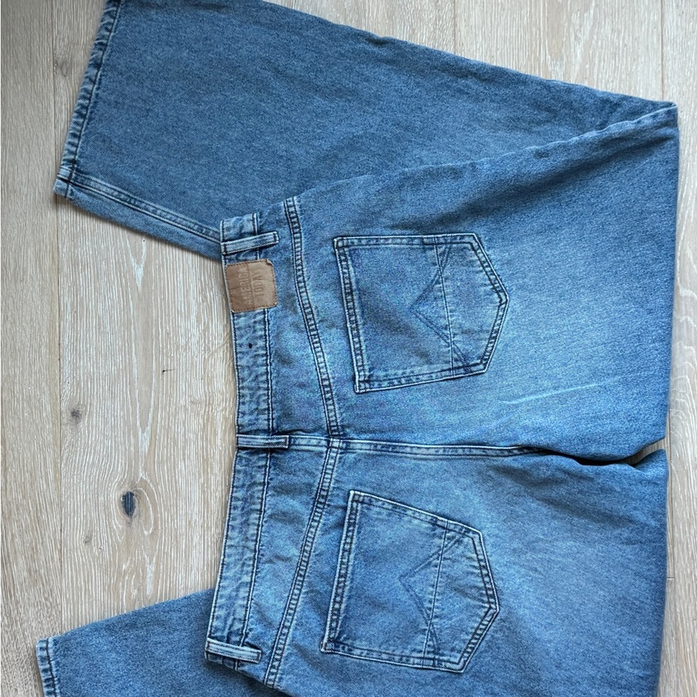 Dutch jeans “America today“ store. Montana ￼